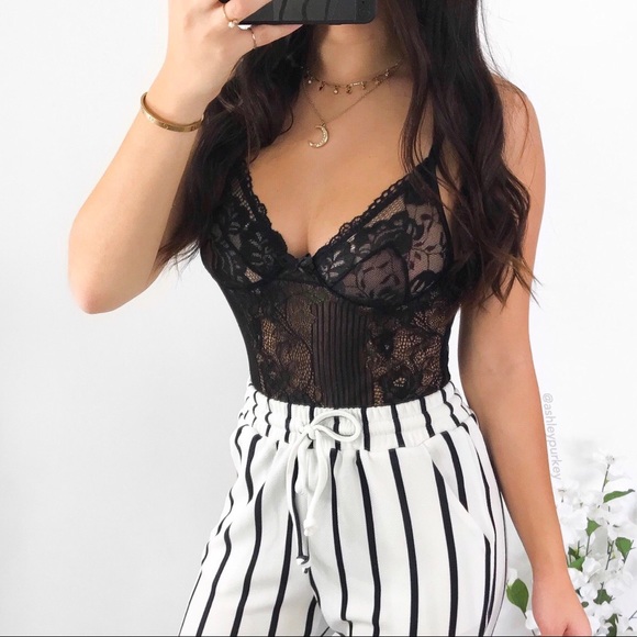 ❤️CLEARANCE❤️delicate black lace high cut bodysuit - Picture 2 of 3